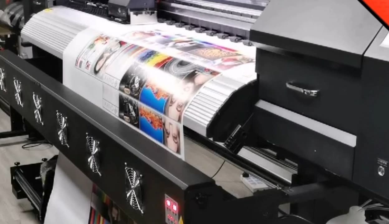 圖文廣告店數(shù)碼噴印案例 煥圖寫(xiě)真機(jī)如何實(shí)現(xiàn)穩(wěn)定更省心的數(shù)字廣告制作